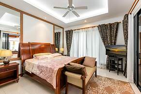 Champagne Pool Villa