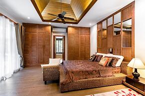 Champagne Pool Villa