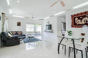 Jasmine Pool Villa in Nai Harn