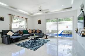 Jasmine Pool Villa in Nai Harn
