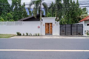 Jasmine Pool Villa in Nai Harn