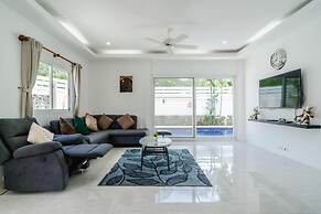 Jasmine Pool Villa in Nai Harn