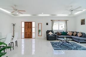 Jasmine Pool Villa in Nai Harn