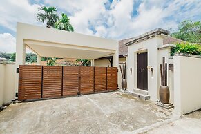 Ivory Pool Villa in Nai Harn