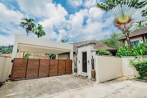 Ivory Pool Villa in Nai Harn