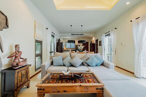 Ivory Pool Villa in Nai Harn