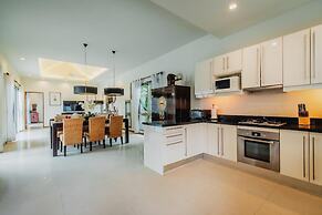 Ivory Pool Villa in Nai Harn