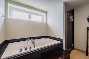 Daisy 2 Bedroom Suite