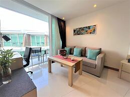 Maroon Studio at the Beachfront