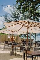 Maroon Studio at the Beachfront