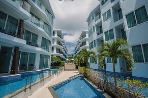 Maroon Studio at the Beachfront