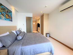 Maroon Studio at the Beachfront