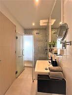 Maroon Studio at the Beachfront