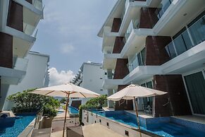 Maroon Studio at the Beachfront