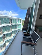 Maroon Studio at the Beachfront