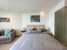 Maroon Studio at the Beachfront