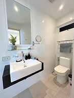 Maroon Studio at the Beachfront