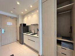 Maroon Studio at the Beachfront