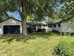 Bungalow by the Bay Spot on Wellers Bay - PEC