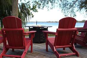 Bungalow by the Bay Spot on Wellers Bay - PEC