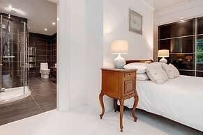 Richmond Place - Apartment in Private Mansion