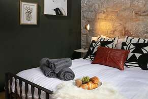 Two-bedroom Apartment at Royal William Yard