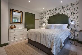 Barakat Lakes Escape