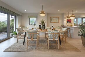 Barakat Lakes Escape