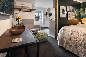 Eden Escape - Comfy Apartment Quiet Neighbourhood