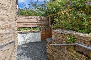 Eden Escape - Comfy Apartment Quiet Neighbourhood