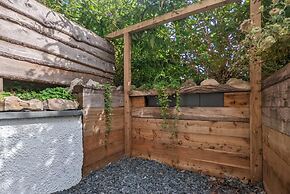 Eden Escape - Comfy Apartment Quiet Neighbourhood