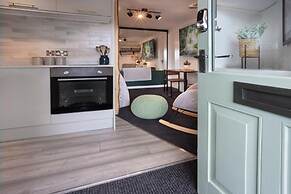 Eden Escape - Comfy Apartment Quiet Neighbourhood