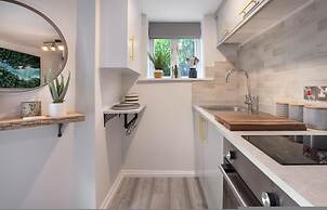 Eden Escape - Comfy Apartment Quiet Neighbourhood