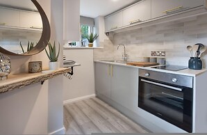 Eden Escape - Comfy Apartment Quiet Neighbourhood