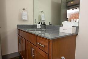 Luxury 2 BR Apartment With Modern Accents Downtown