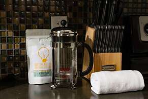 Trendy 1 BR Loft apt Downtown With Exposed Brick