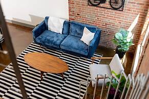 Trendy 1 BR Loft apt Downtown With Exposed Brick