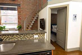 Trendy 1 BR Loft apt Downtown With Exposed Brick