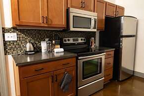 Trendy 1 BR Loft apt Downtown With Exposed Brick