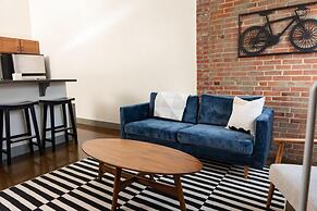 Trendy 1 BR Loft apt Downtown With Exposed Brick