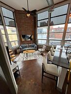 Exceptional 1 BR Apartment Downtown w Study Loft