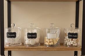 Stylish and new 1 BR Loft Apartment Right Downtown