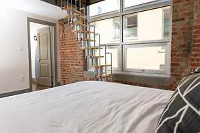 Historic 1 BR apt With Exposed Brick Loft Downtown