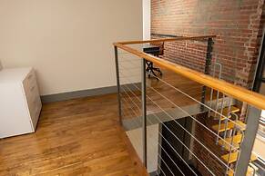 Historic 1 BR apt With Exposed Brick Loft Downtown