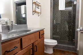 Historic 1 BR apt With Exposed Brick Loft Downtown