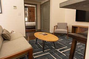 Historic 1 BR apt With Exposed Brick Loft Downtown