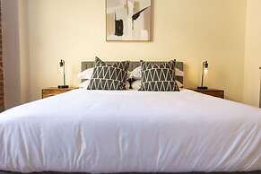 Historic 1 BR apt With Exposed Brick Loft Downtown