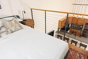 Historic 1 BR apt With Exposed Brick Loft Downtown