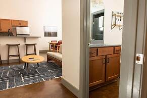Historic 1 BR apt With Exposed Brick Loft Downtown