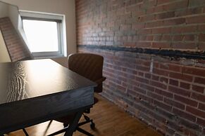 Historic 1 BR apt With Exposed Brick Loft Downtown